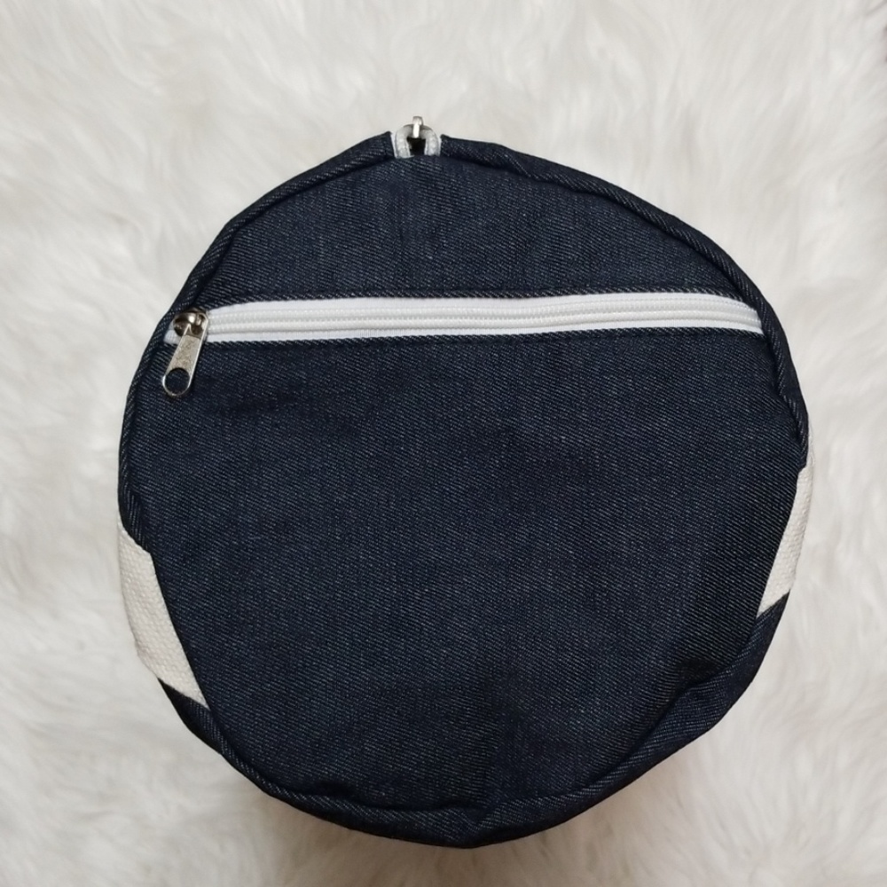 📍NWOT | GYM & JUICE Duffle Bag - Picture 3 of 8